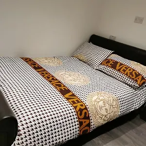 Apartment Studio Self Contained Double Bedroom, London