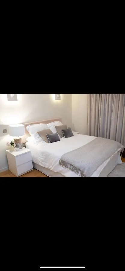 London Luxury 1 Bedroom Apartment Minutes Walk From Canary Wharf 0*,  United Kingdom